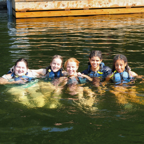 Aventure sécuritaire sur l’eau : vestes de flottaison